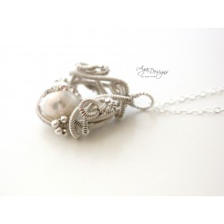 Pearl and Crystals Pendant